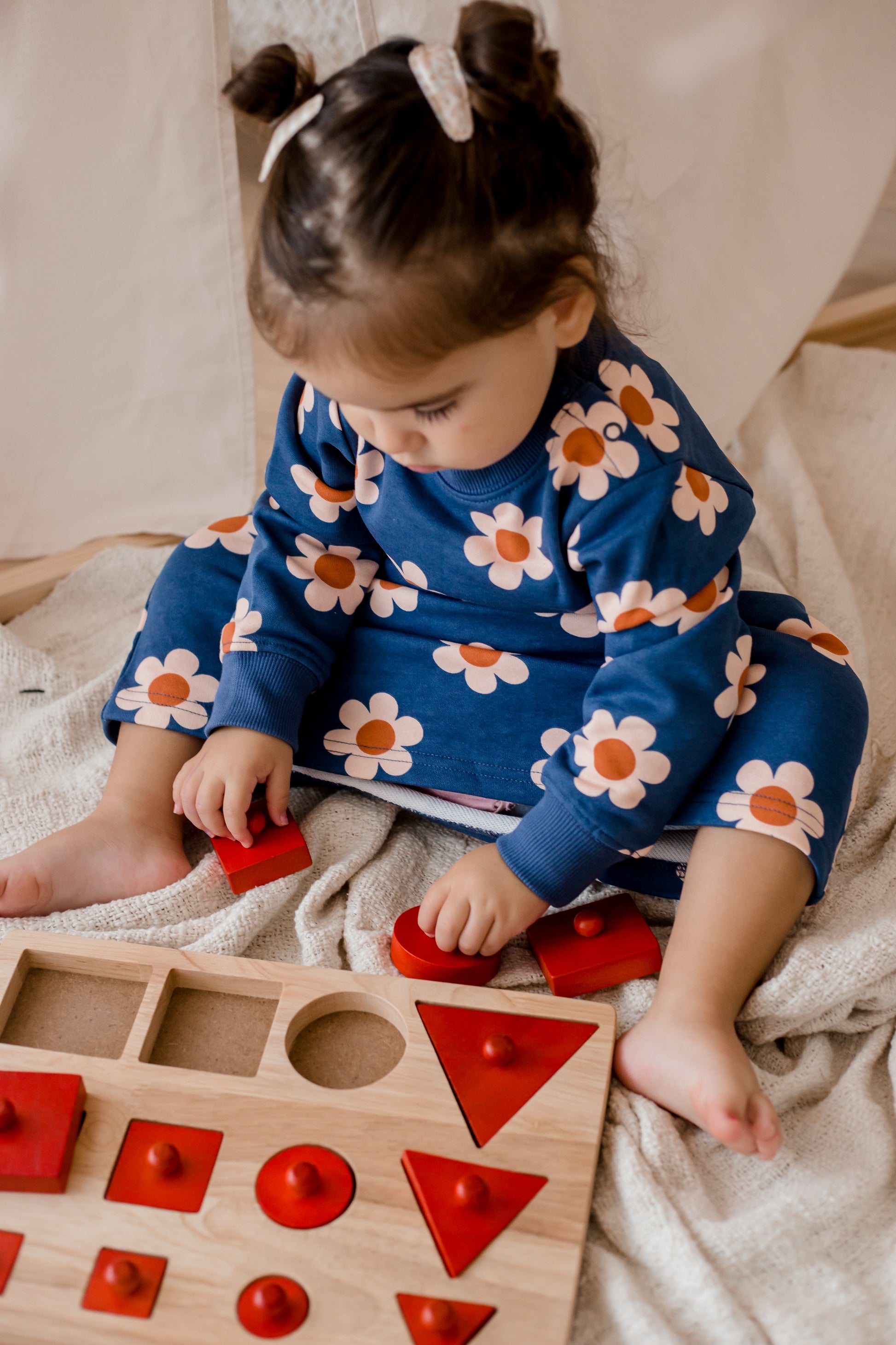Single colour montessori shape puzzle