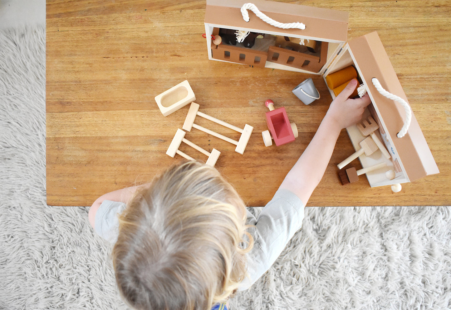 Wooden Horse Stable Set